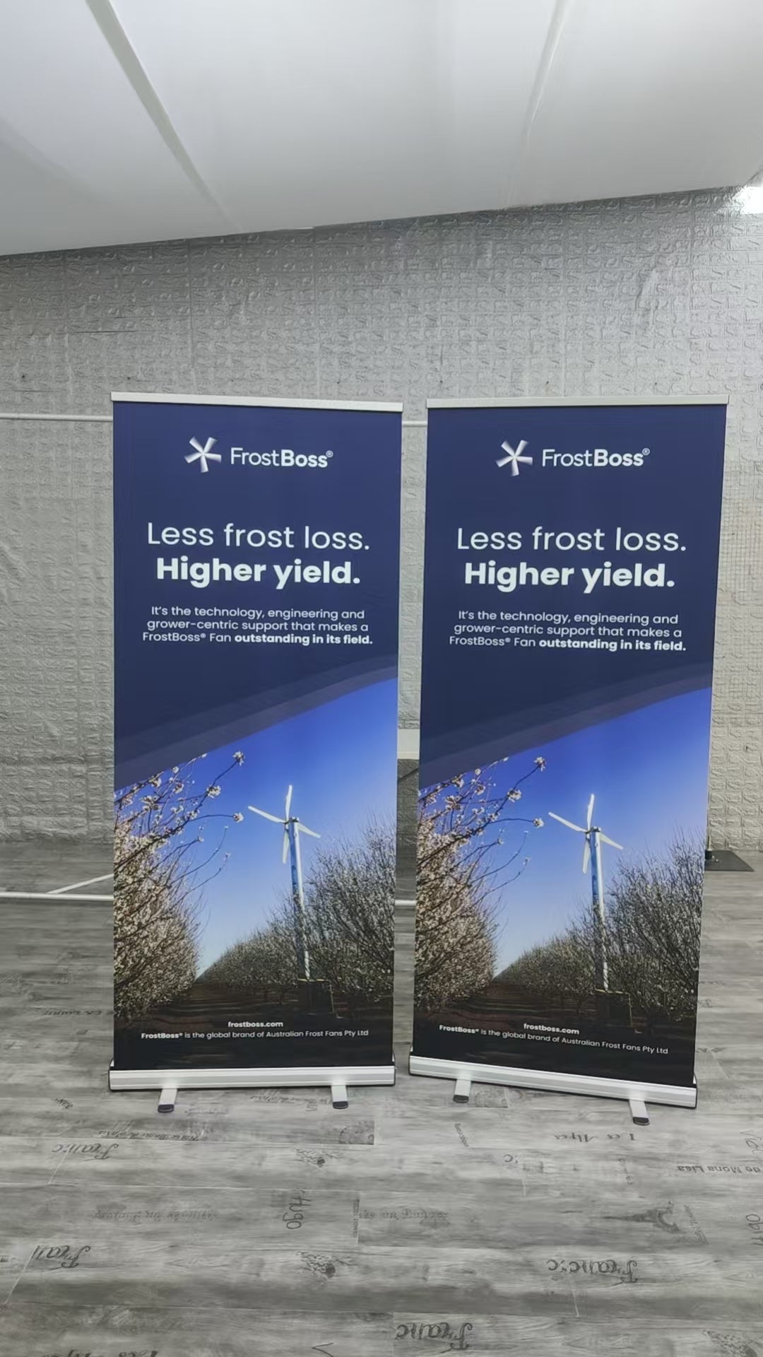 Feather banner and pull-up banner at solar expo – promotional flags for renewable energy