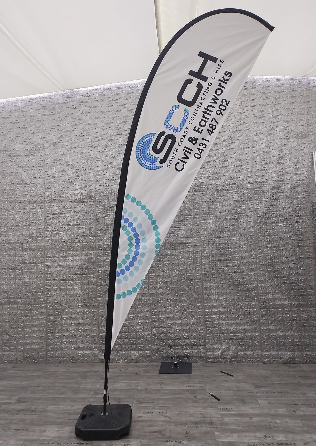 How Teardrop Banners Can Enhance Visibility for Construction and Contracting Businesses