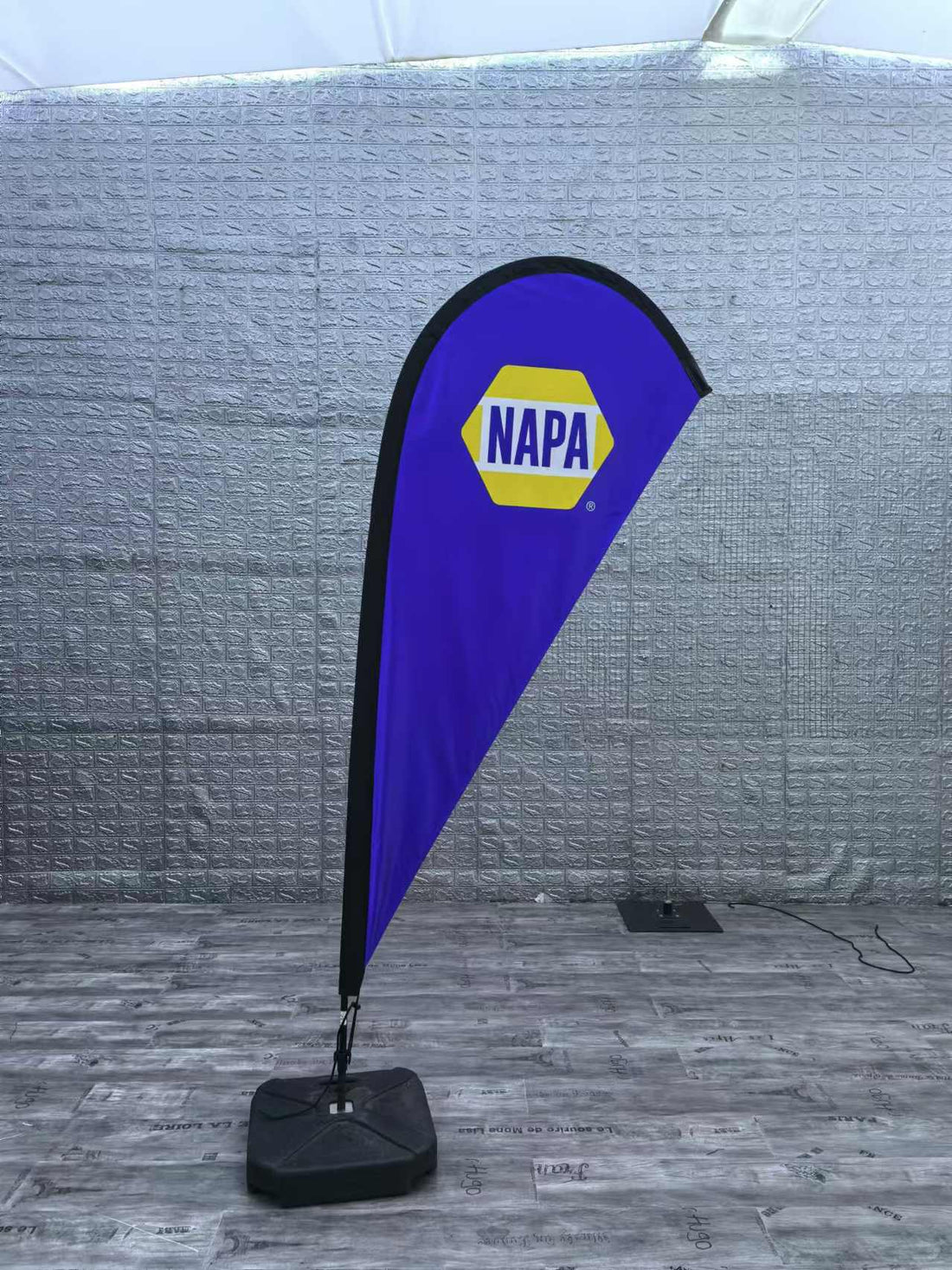 How Vehicle Manufacturing Businesses Can Benefit from Custom Teardrop Banner Flags